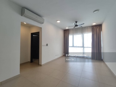 V residence suite, 2 rooms, partly furnish, fridge provided, near MRT