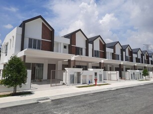 Beautiful 2-Storey Terrace House in Seksyen 29, Shah Alam (4 mins to Quayside Mall)