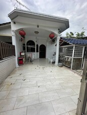 Taman Daya 1 storey house For rent