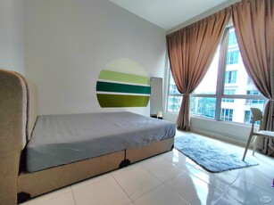 Big Queen Size Bed Room with FREE ⚡ & Dryer in Casa Tiara~ . Super Comfortable although with cheap prices. Super Near LRT/KTM Subang Jaya