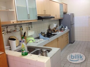 Master room for Rent in USJ 6 Terraced house (with private bathroom)