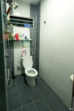 Master Room with personal toilet. Utilities inclusive of Electric, Water, Wifi. Personal Balcony available