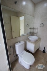 Master Room with Private Bathroom & Window @ Double Storey landed house D'Alpinia near to IOI City Mall, Serdang Hospital