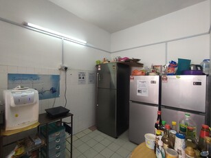 Medium room attached shared bathroom nearby LRT Kelana Jaya