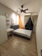 Middle Room at Emporis, Kota Damansara