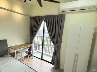 Premium ⭐️ Single Room Fully Furnished @ NEW Aircond Wardrobe Table Chair Mattress, Seksyen 13 Near MSU ( Female Unit )