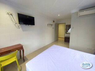 ( ‍♀️to LRT Plaza Rakyat) Master Bedroom with Private Bathroom