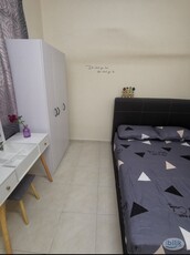 (Zero deposit)Comfy middle room for rent at mentari court 1