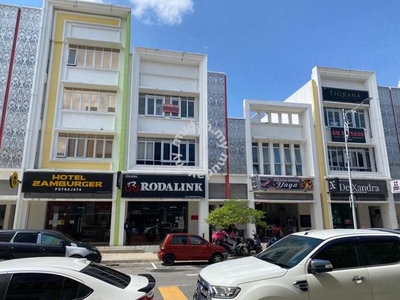GOOD INVEST 4 storey shop with branded tenant for sale in presint 15