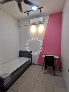 fully furnished room coverd parking the henge kepong