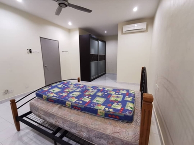 162 Residence Selayang With lift renovated & semi furnished . 1 km from Hospital Selayang
