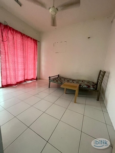 Middle Room at Bandar Bukit Tinggi 2, Klang