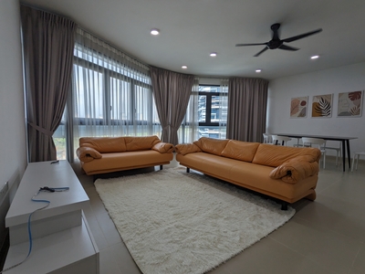 Single Key unit with spacious living room, fully furnished unit