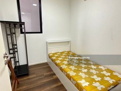 Sqwhere Single Room with Living Room Available, MRT linked-Female unit