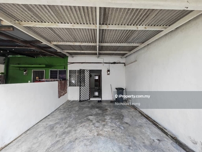 Tmn Nilam Pontian 2 storey house 2 bed move in condition only 600
