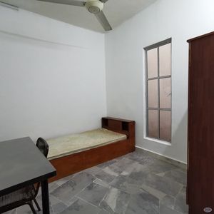 USJ2 quiet, opp playground – fully furnished, single room posted by owner