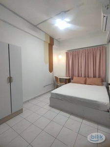 Middle room for rent near Sri Petaling