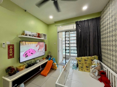 Mutiara Ville Condominium, Cyberjaya For Sale With Furniture. [VIEW SWIMMING POOL]