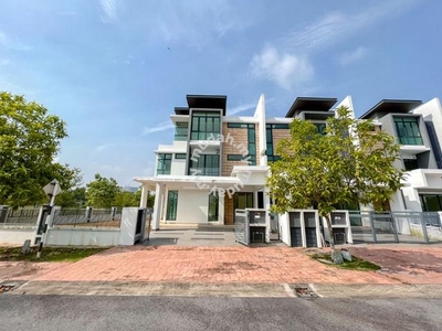 (CORNERLOT+LIFT) Anggun Kirana, Setia Alam, 3 Storey Superlink Terrace