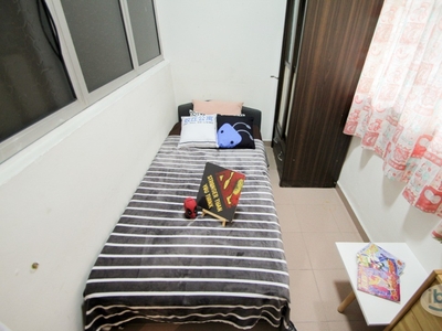 10MinWalk to LRTTamanParamount Single room with window and aircond Free Wifi, Water, Electric