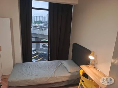 3 min to MRT Kentonmen Master Room with Window ️ Attach Bathroom