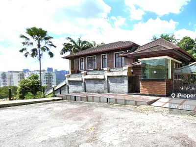 3 storey bungalow, on the hills, nice view, privacy and cozy place