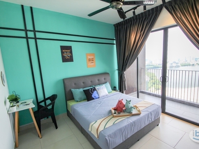 Balcony Medium Room with A/C & Good View at Astetica Residence, walking distance to KTM Serdang, The Mines Seri Kembangan, Shuttle bus to UPM