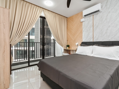 Balcony Room, Spacious, Fully furnished, Walking distance to LRT Ara Damansara