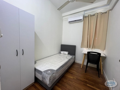 Cheras South Single Room with Window & A/C, Vina Residency near to Aeon Big, easy access to MRT Hussien Onn, Connught, Eko Cheras mall