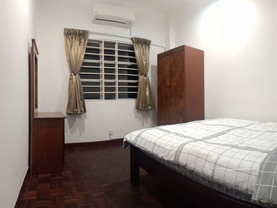 Clean & Nice Male only Middle Room for rent at Bukit Jelutong, Shah Alam (Non smoking Room)