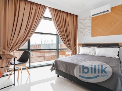 Exclusive Private Medium Room with BALCONy, No mixed Gender. Walkable to Paradigm Mall
