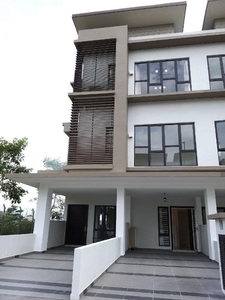 FOR RENT N’DIRA 16 SIERRA PUCHONG FULLY FURNISHED RENOVATED 3 STOREY TOWNHOUSE