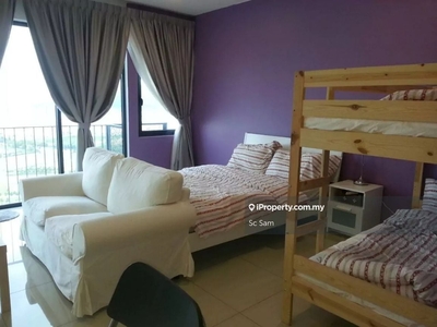 Fully furnished studio with facilities and short walk to Mall