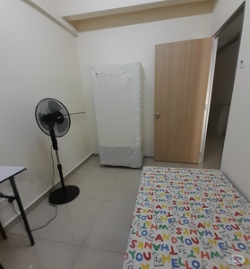 Have a View of this Cozy Clean Single Room in Seputeh, near MidValley