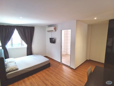 NEAR MRT Ampang park Master Room ✅Big spaces room with aircon and window.