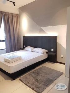 Middle Room with Private Room at Luminari, Butterworth