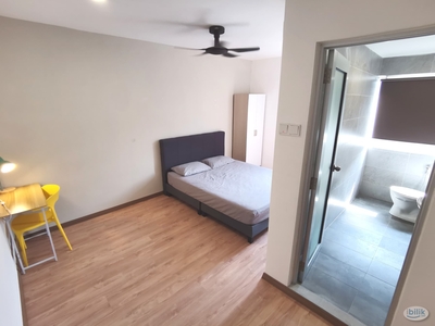 Nearby MRT Ampang Park Master Room, ✅Big spaces room with private bathroom
