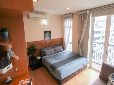 Premium Medium Room with Balcony and A/C @ KL City Centre Bukit Bintang, walking distance to MRT Pavilion, Sungei Wang, Lot 10, Star Hill