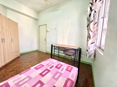 Room for rent at Kelana Dputera condo @ Kelana Jaya Female only