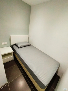 Room Ideal for Convenience Near Malls : Only 4 Min Drive To Empire City Mall ️