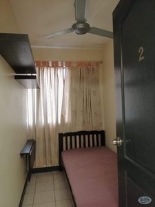 Rooms for rent at PJ Damansara bistari apartment Seksyen 19 Malay female only