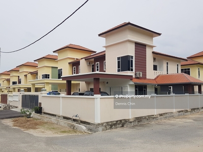 Semi-D for Rent, 2-Storey, 5 Bedrooms 4 Bathroom, Partly Furnished