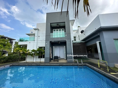 Swimming pool with big carpark space bungalow in east ledang