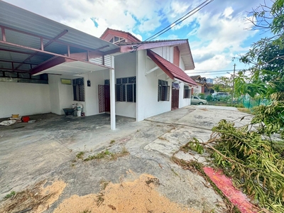 Taman Daya Single Storey Corner 3 Bedrooms 2 Bathrooms for Rent