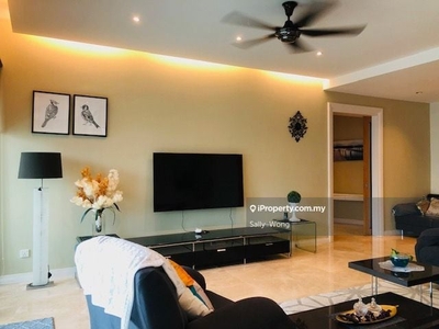 Tastefully furnished Spacious Home Walking distance to groceries KLCC