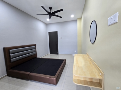 Ulu Tiram Queenbed Room For Rent