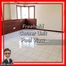 Corner unit / Freehold / Pool View