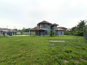 Huge Extra Land Corner Lot Bungalow House, Taman Tasik Semenyih