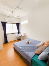 Private Middle Room near Mrt Taman Connaught and Pasar Malam