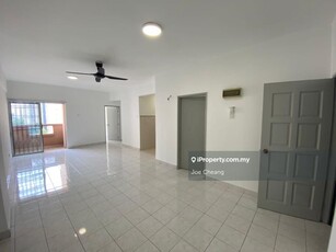 Shot walk to MRT, Good for Own Stay and Investment